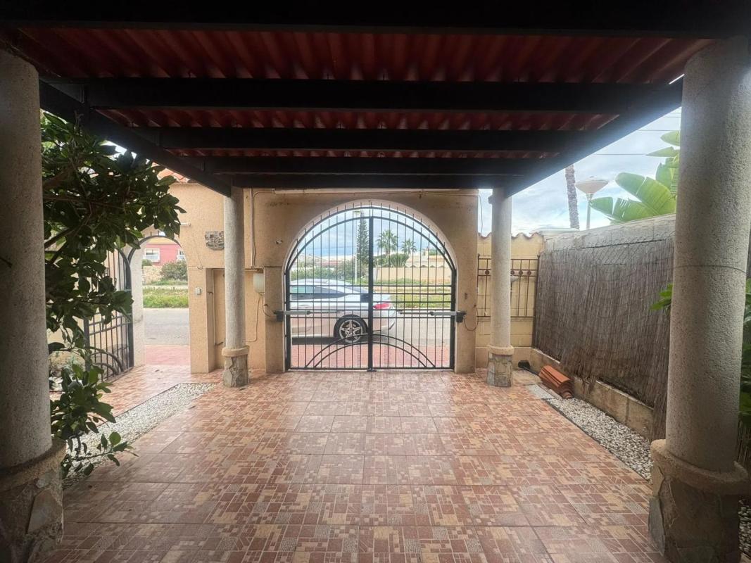 Venta de chalet independiente en Barrio La Siesta - El Salado - Torreta, Torrevieja
photo 4