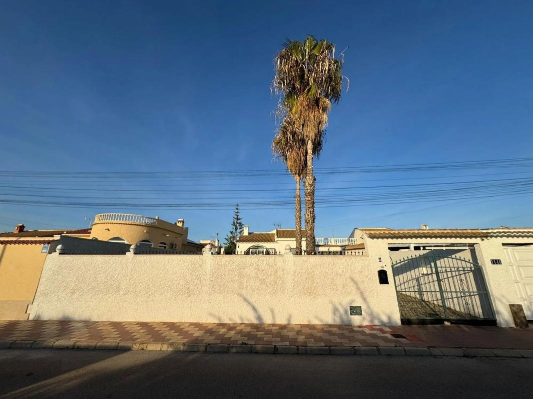 Venta de chalet independiente en Barrio La Siesta - El Salado - Torreta, Torrevieja
photo 2