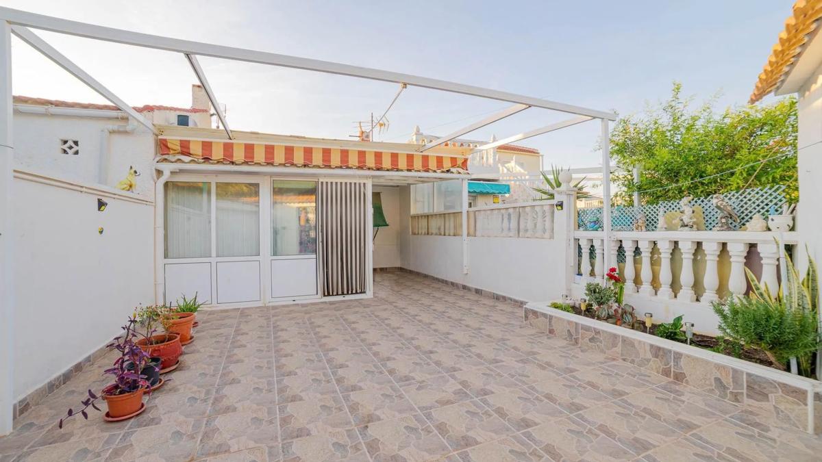 Sale of independent chalet in Calle Luna, 322, Torrevieja
photo 1