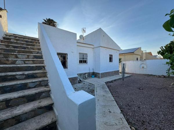 Dom szeregowy na sprzedaż w  Avenida Tobarra, 1146 , Torrevieja photo 1