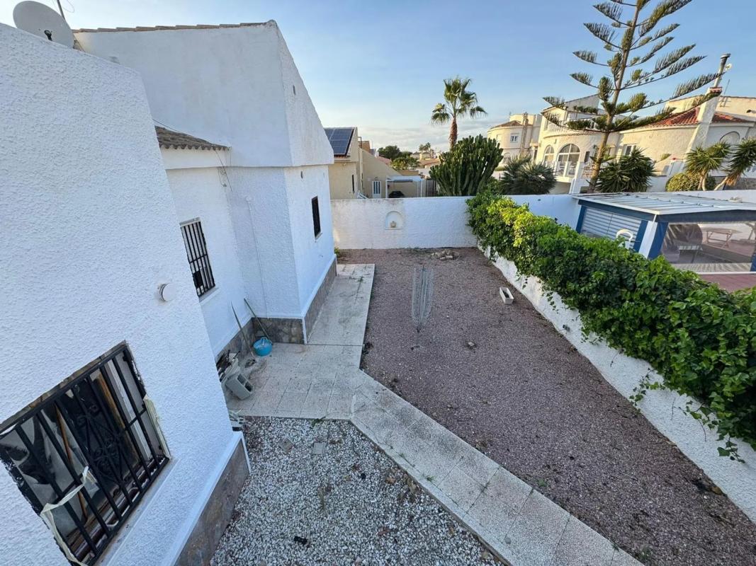 Sprzedaż szeregowego domku w  Avenida Tobarra, 1146 , Torrevieja photo 2