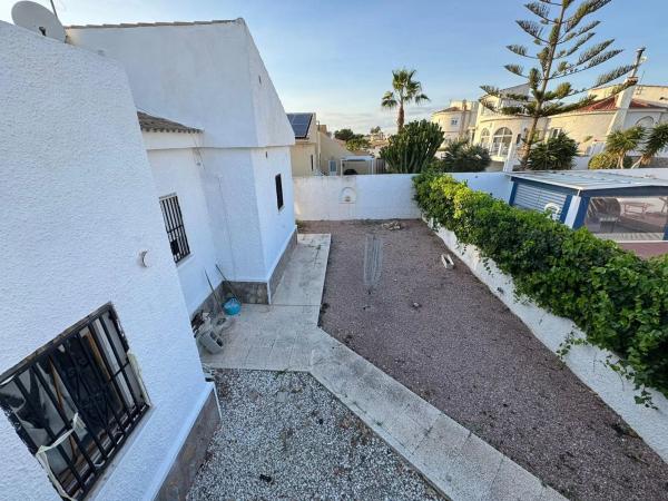 Dom szeregowy na sprzedaż w  Avenida Tobarra, 1146 , Torrevieja photo 2