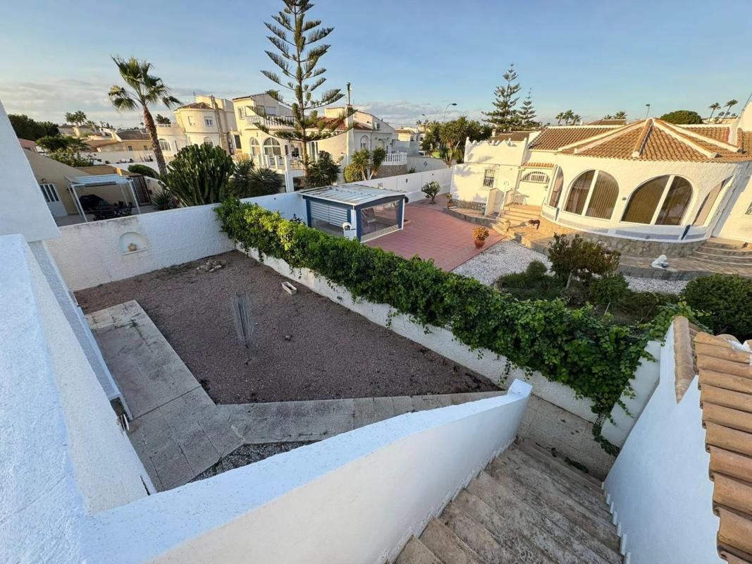Sprzedaż szeregowego domku w  Avenida Tobarra, 1146 , Torrevieja photo 3