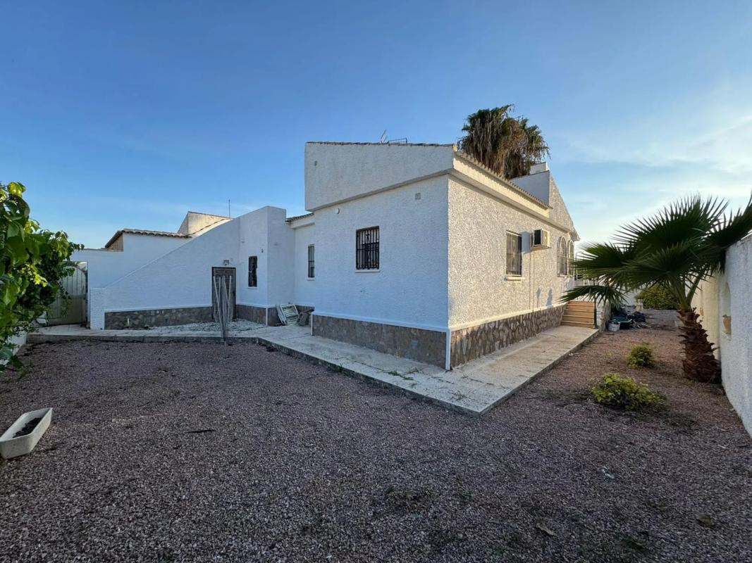 Sprzedaż szeregowego domku w  Avenida Tobarra, 1146 , Torrevieja photo 4