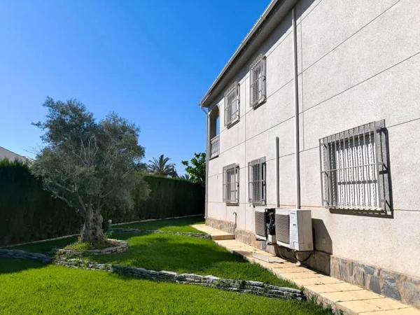Chalet wolnostojący na sprzedaż w  Calle Flecha, 6, Torrevieja photo 4