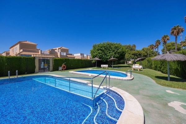 Duplex for sale on Calle el Pelícano, 118, Torrevieja thumbnail 2