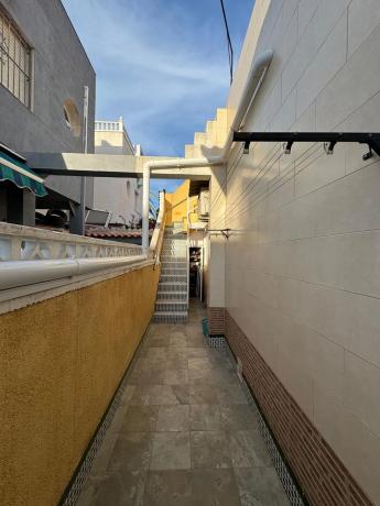 Dom szeregowy na sprzedaż w  Calle Alondra , Torrevieja photo 1