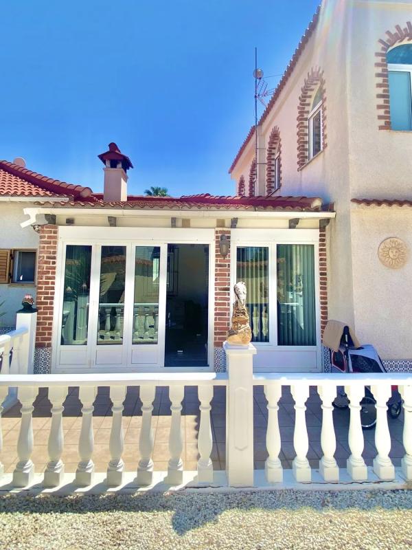 Venta de chalet independiente en Calle Salvador de Madariaga, 26, Torrevieja
photo 1