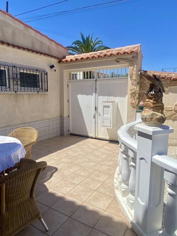 Venta de chalet independiente en Calle Salvador de Madariaga, 26, Torrevieja
photo 2