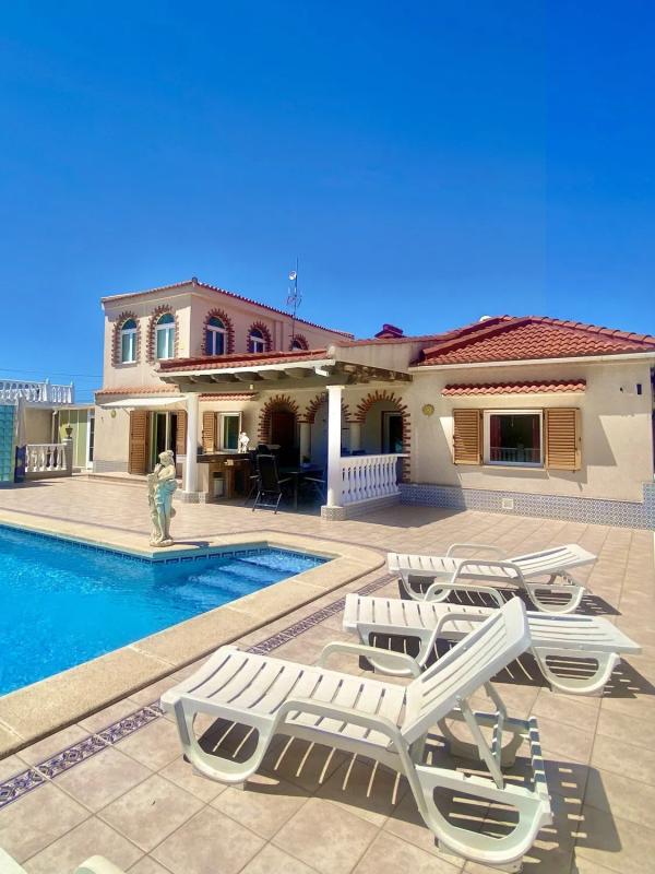 Venta de chalet independiente en Calle Salvador de Madariaga, 26, Torrevieja
photo 4