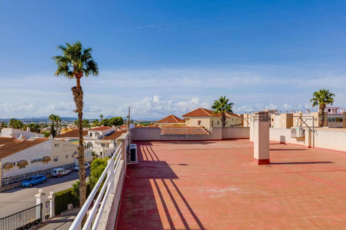 Venta de piso en Avenida Robleda, Torrevieja
photo 3