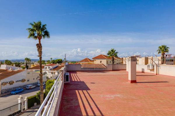 Apartment for sale in Avenida Robleda, Torrevieja thumbnail 2