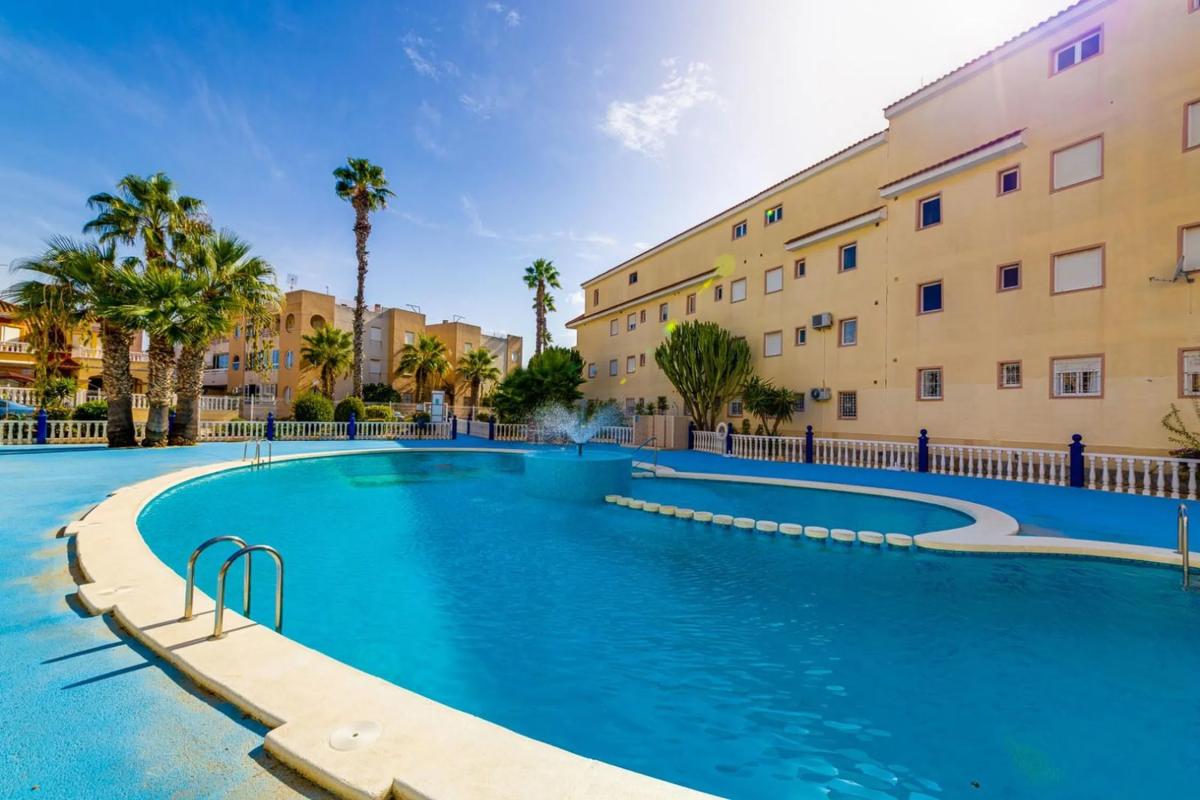 Venta de piso en Avenida Robleda, Torrevieja
photo 4