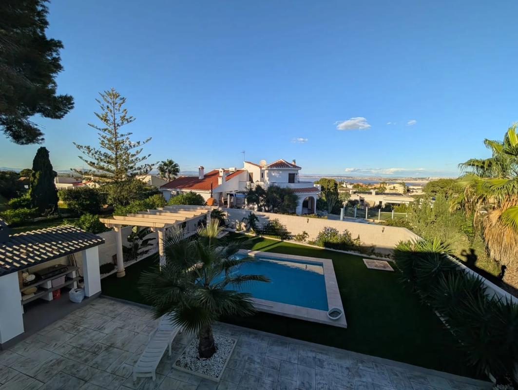Sprzedaż niezależnego domku jednorodzinnego w Avenida de Torrevieja, 251, Torrevieja photo 3