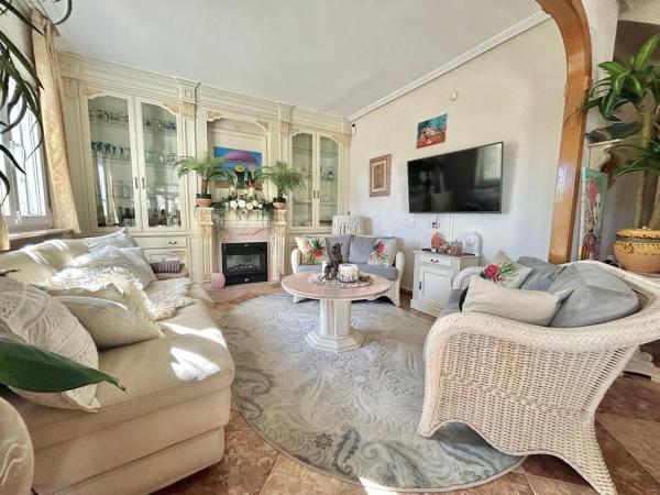 Chalet independiente en venta en Barrio Los Balcones - Los Altos del Edén, Torrevieja
photo 1