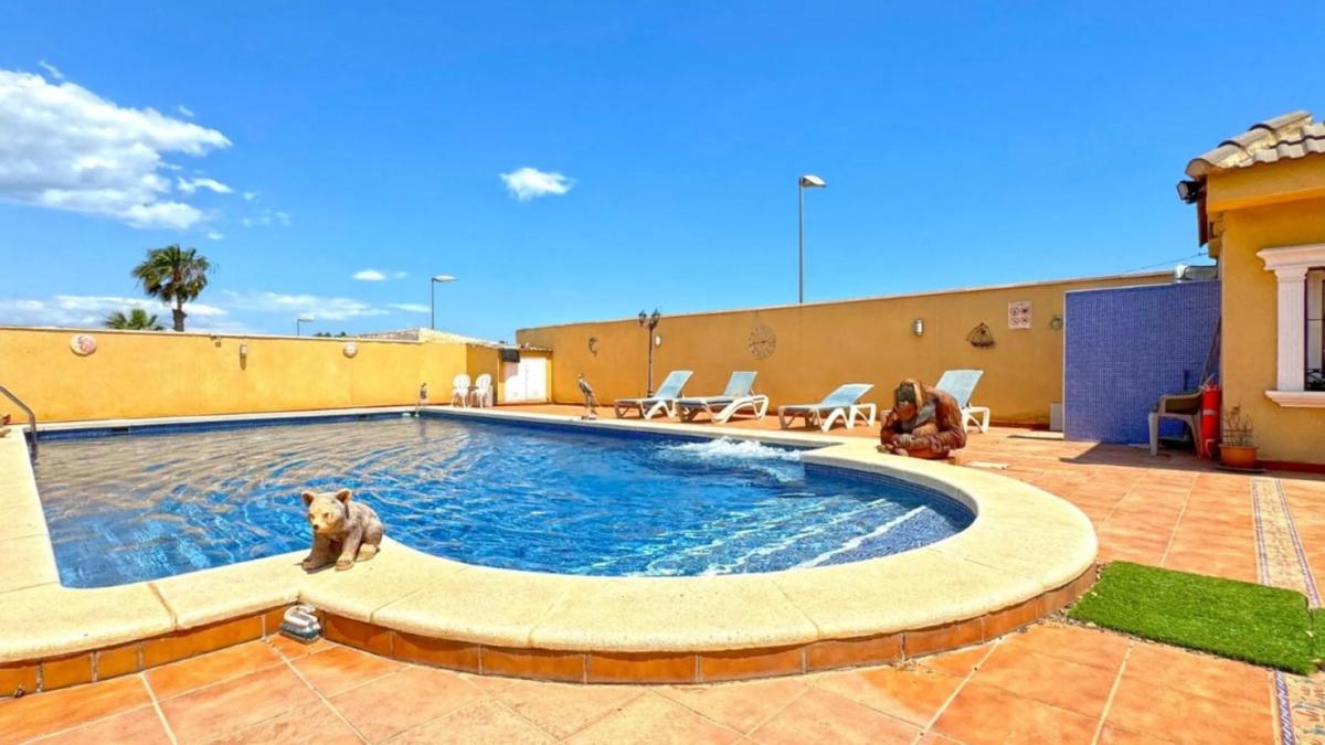 Sale of independent chalet in Calle Levante Bal, 33, Torrevieja
photo 1