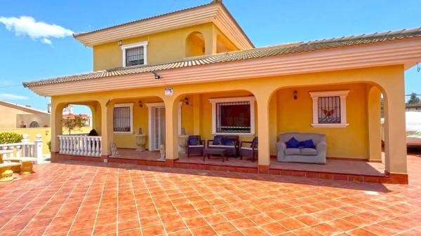 Chalet wolnostojący na sprzedaż w  Calle Levante Bal, 33, Torrevieja photo 4