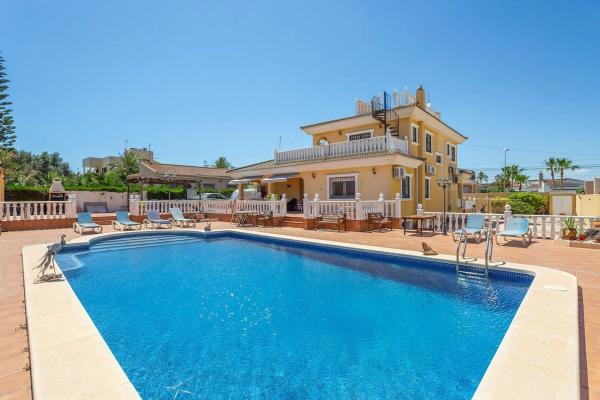 Chalet wolnostojący na sprzedaż w  Calle Raúl Ferrnandez Giménez, Torrevieja photo 2