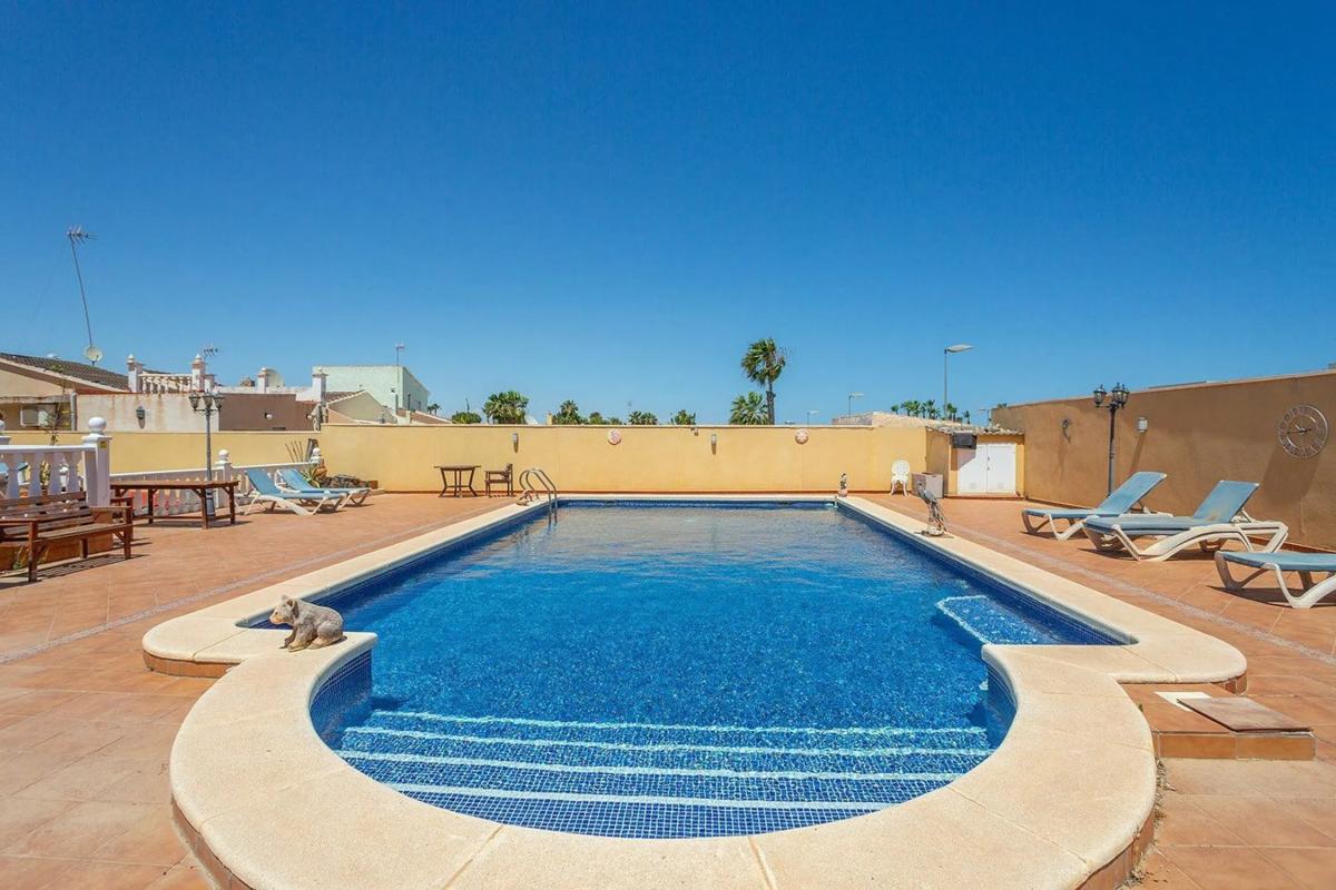 Venta de chalet independiente en Calle Raúl Ferrnandez Giménez, Torrevieja
 photo 3