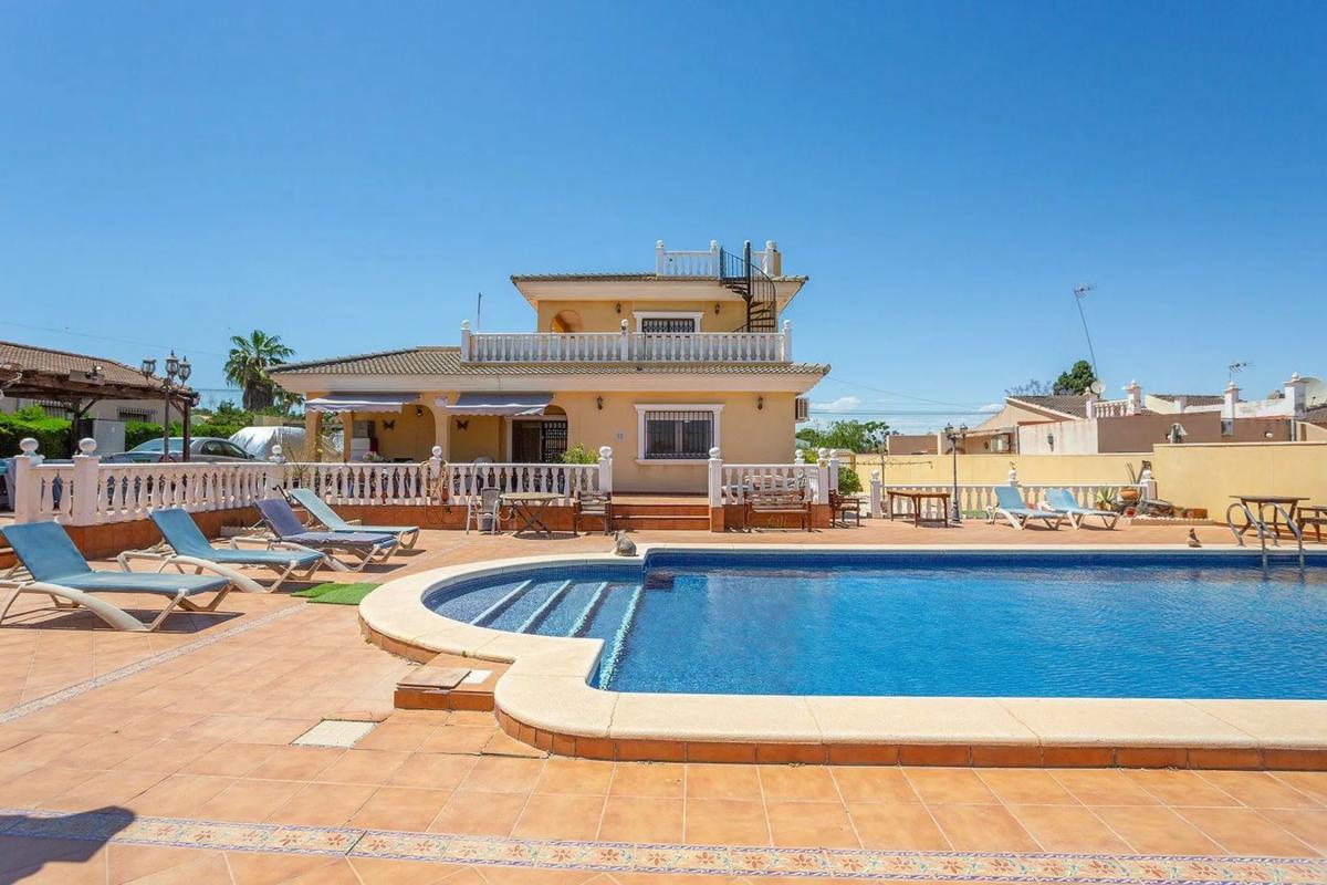 Venta de chalet independiente en Calle Raúl Ferrnandez Giménez, Torrevieja
 photo 4