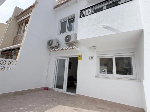 Dom szeregowy na sprzedaż w  Calle Salvador Dalí, 102 , Torrevieja photo 1