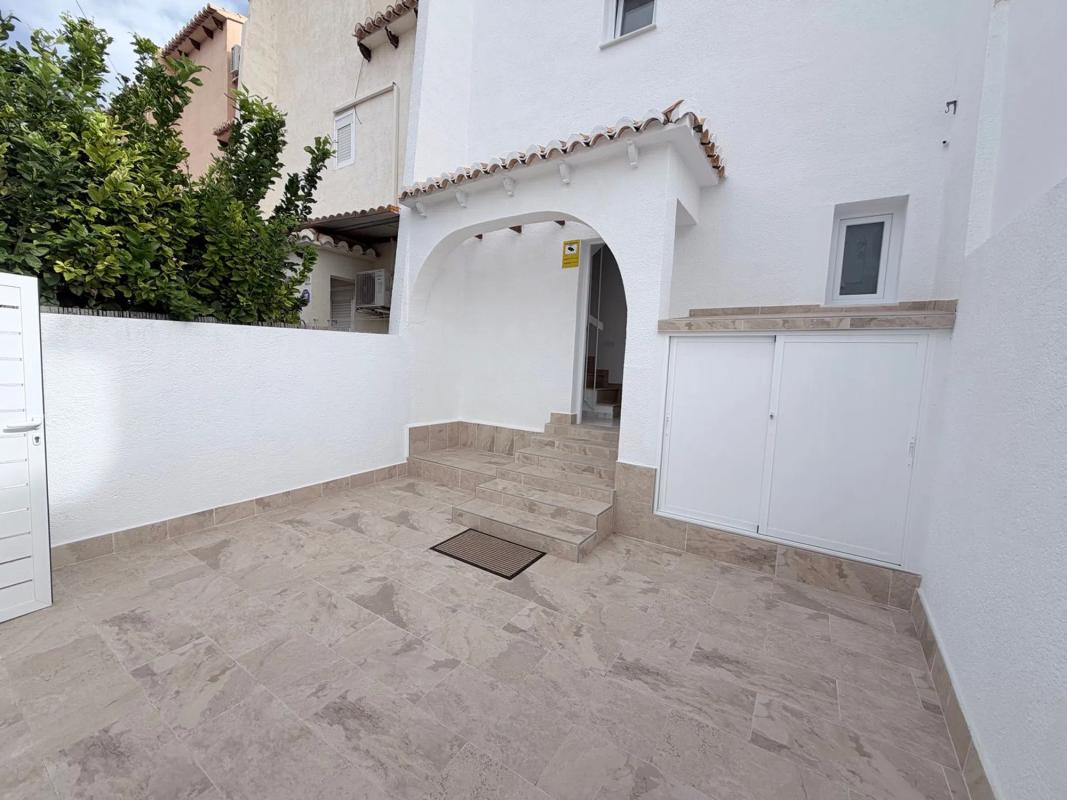 Sprzedaż szeregowego domku w  Calle Salvador Dalí, 102 , Torrevieja photo 5
