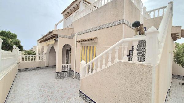 Terraced house for sale at  Calle Moncayo, 27 , Torrevieja photo 1