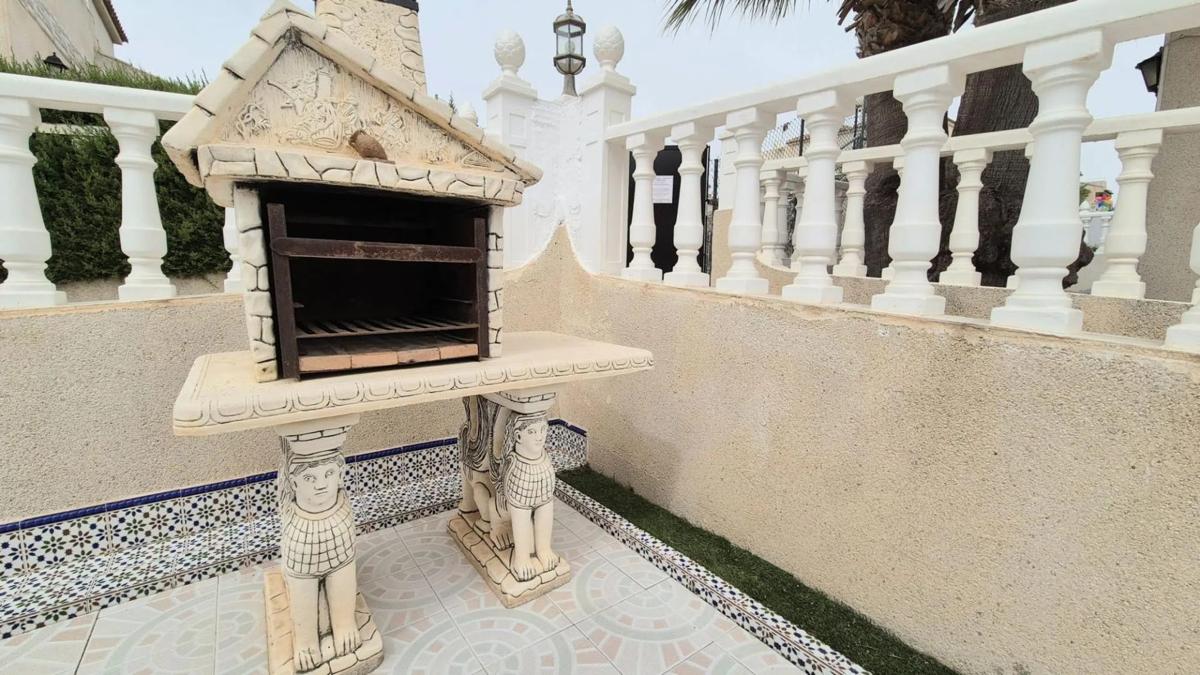 Sprzedaż szeregowego domku w  Calle Moncayo, 27 , Torrevieja photo 3