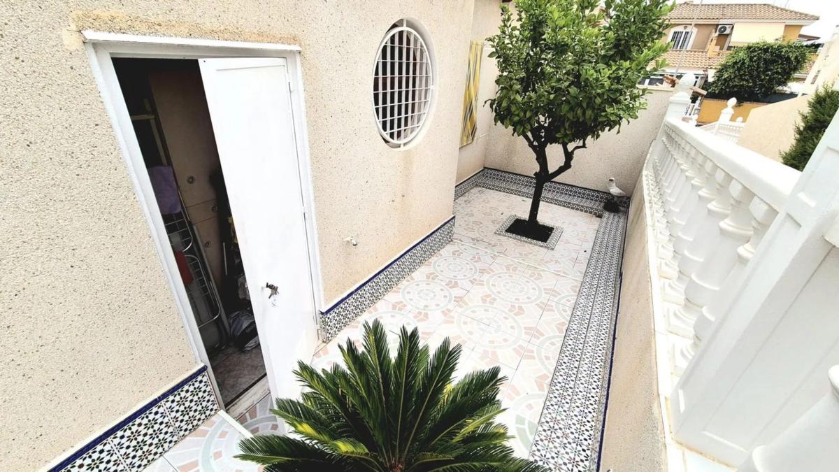 Sprzedaż szeregowego domku w  Calle Moncayo, 27 , Torrevieja photo 4