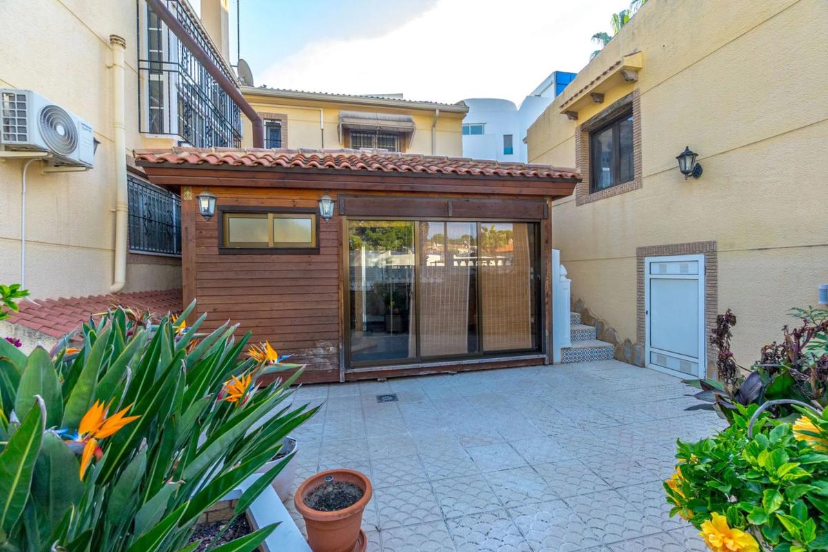 Venta de chalet independiente en Avenida Tomas Martinez Domenech, Torrevieja
photo 2