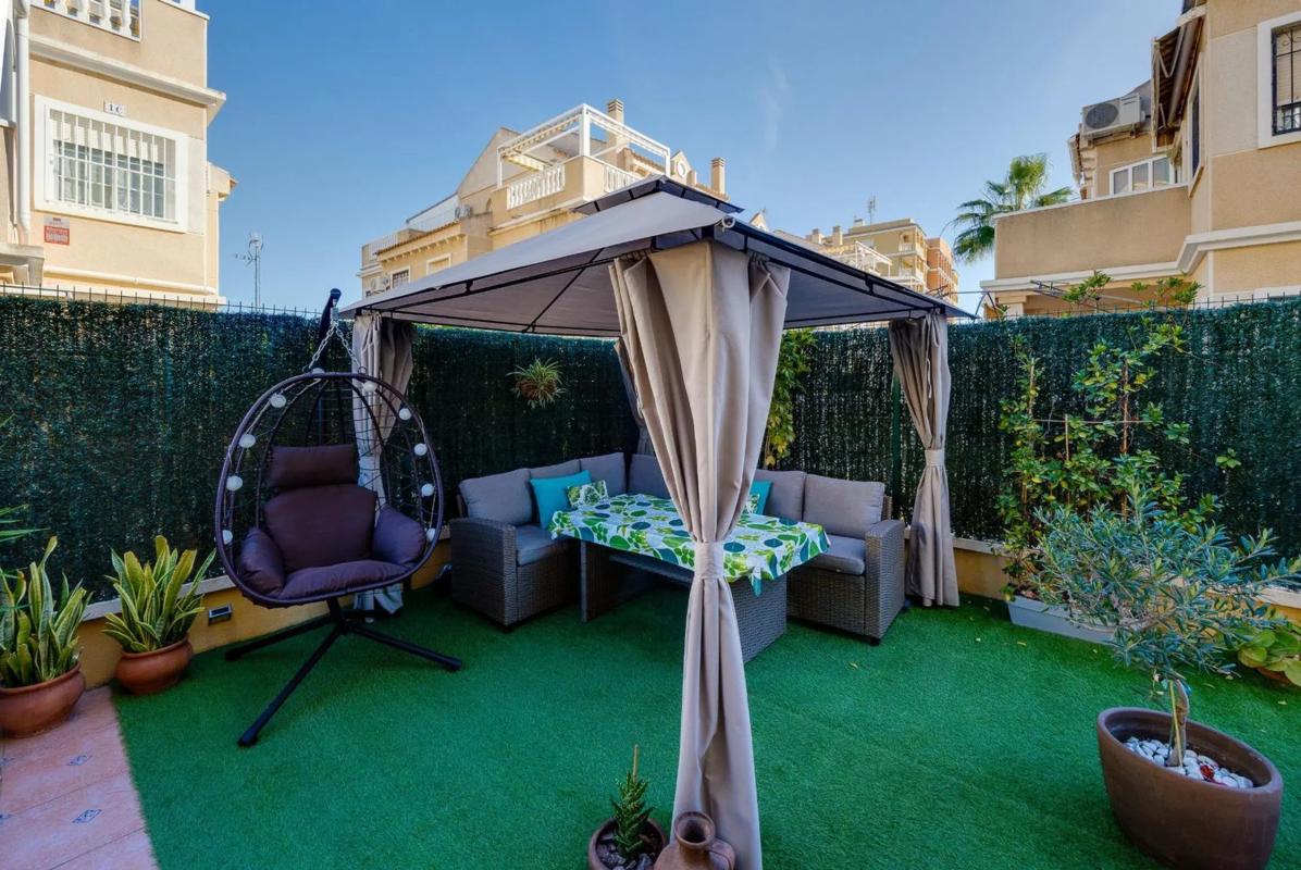Sprzedaż niezależnego domku jednorodzinnego w Calle Perseo, Torrevieja photo 2