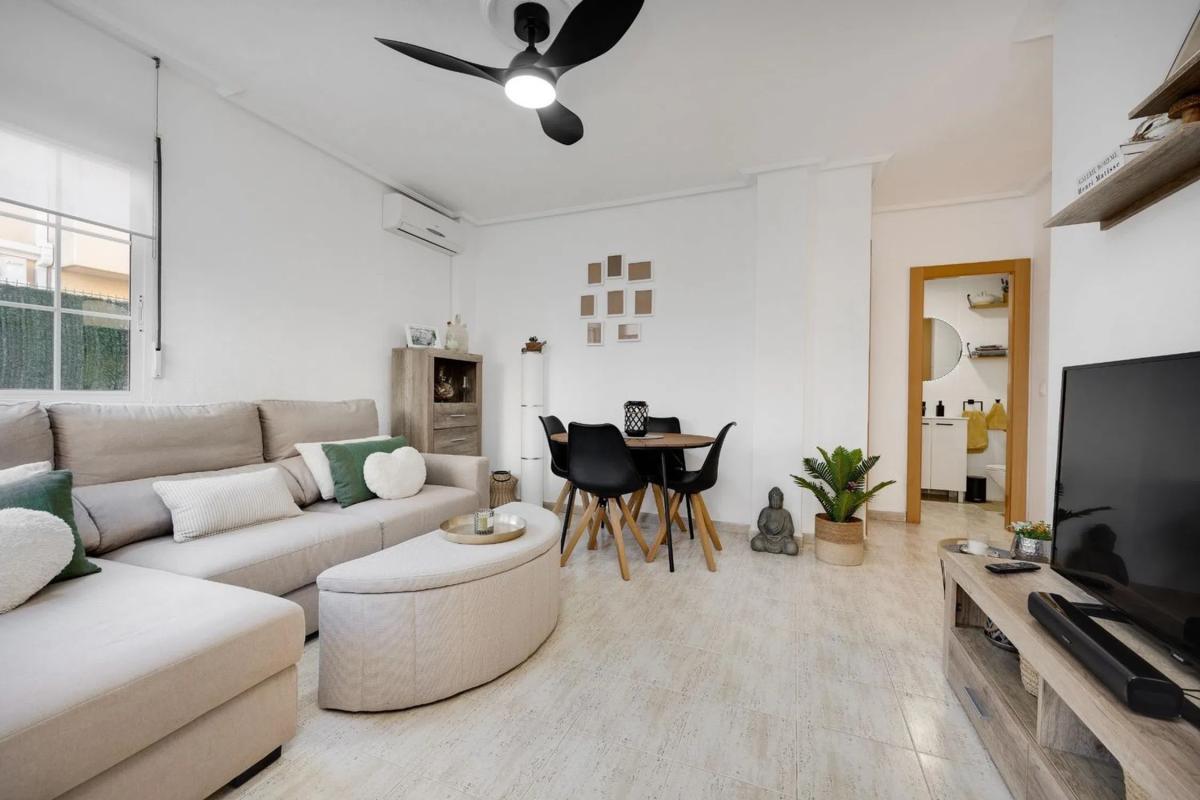 Sprzedaż niezależnego domku jednorodzinnego w Calle Perseo, Torrevieja photo 3