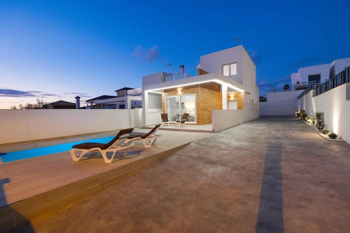 Продажа отдельного шале в Barrio Aguas Nuevas, Торревьеха photo 1