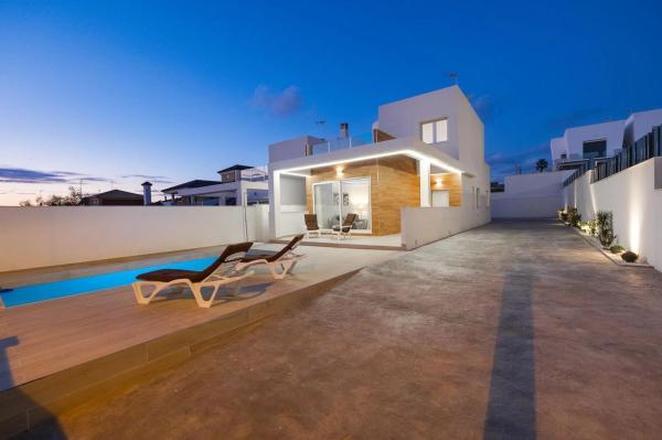 Chalet independiente en venta en Barrio Aguas Nuevas, Torrevieja
photo 1