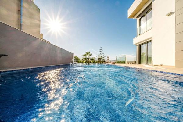Chalet wolnostojący na sprzedaż w  Barrio Aguas Nuevas, Torrevieja photo 2