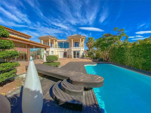 Chalet wolnostojący na sprzedaż w  Calle Levante, Torrevieja photo 2