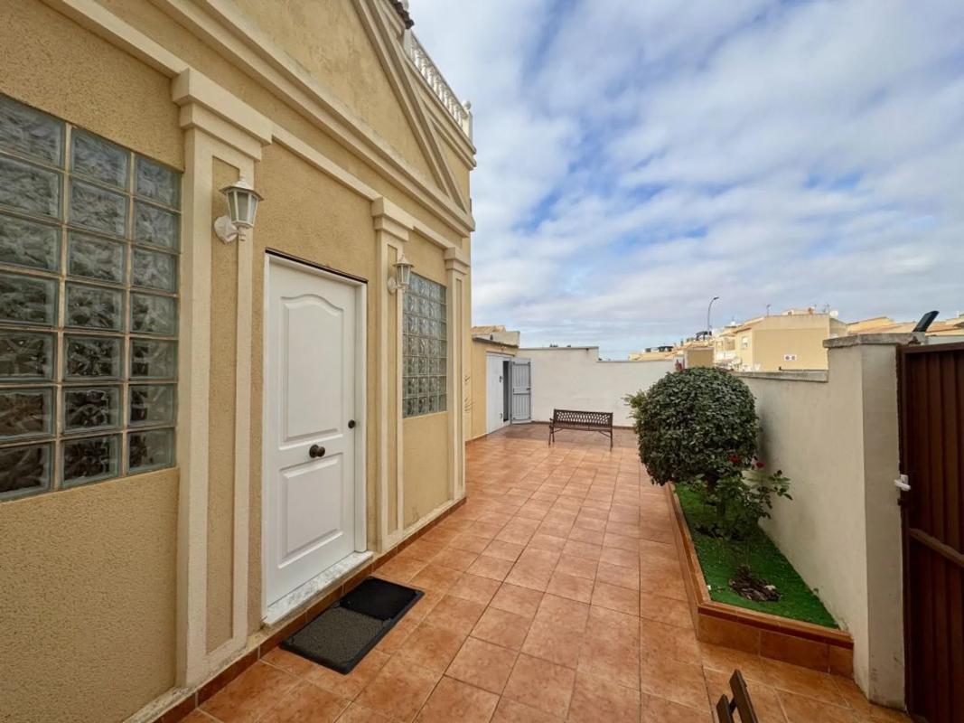 Venta de chalet independiente en Pasaje Perdiguera, Torrevieja
photo 4