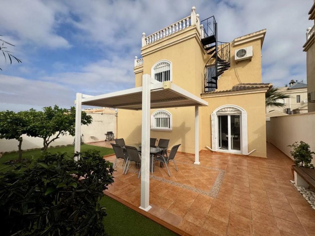 Venta de chalet independiente en Pasaje Perdiguera, Torrevieja
photo 5