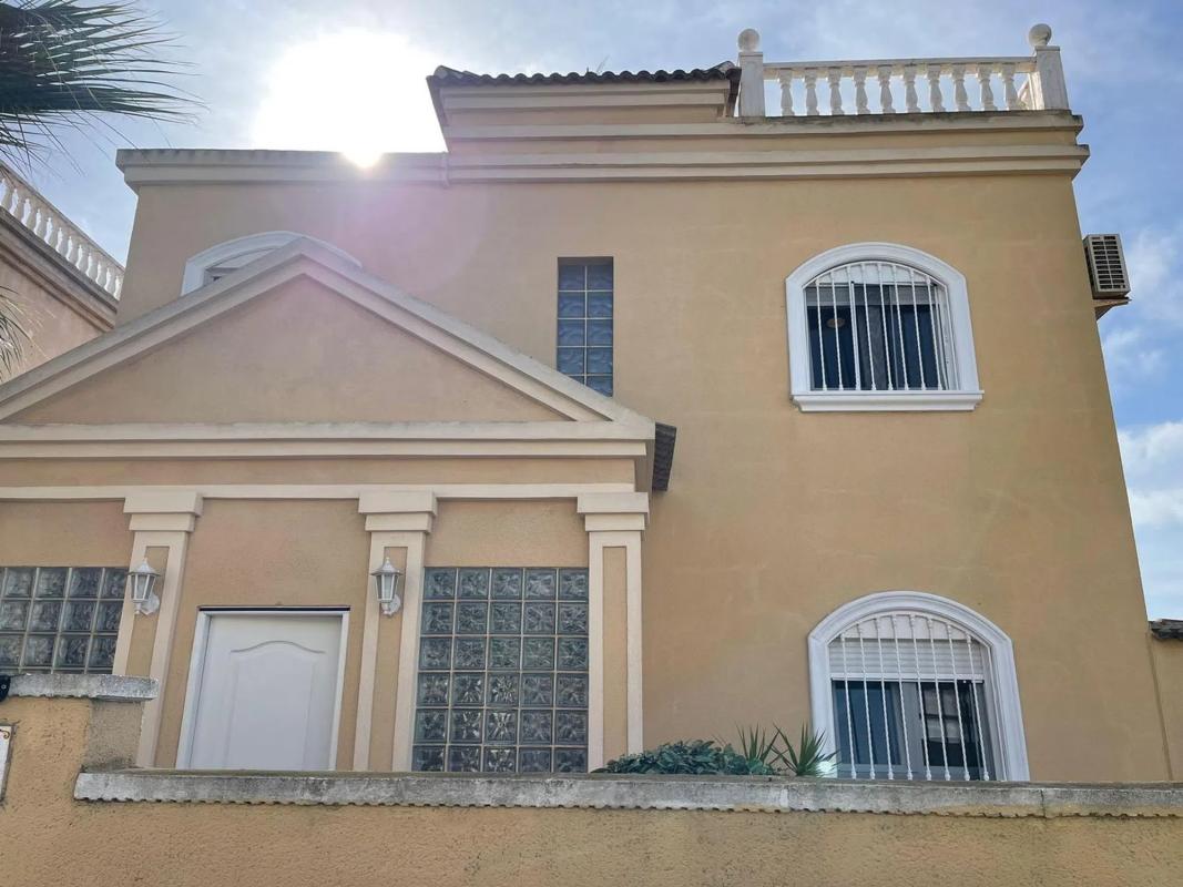 Venta de chalet independiente en Calle Alborán, Torrevieja
photo 4