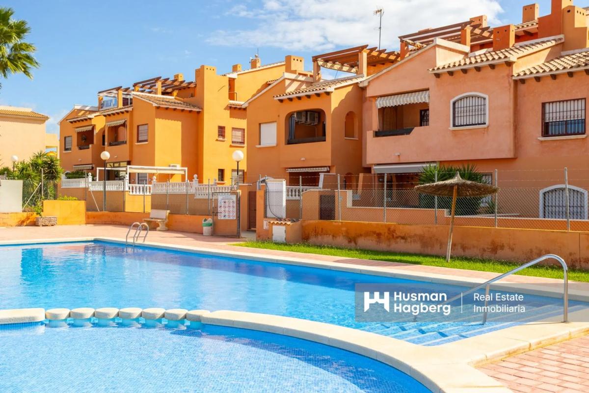 Venta de piso en Calle lanzarote, Torrevieja
photo 1