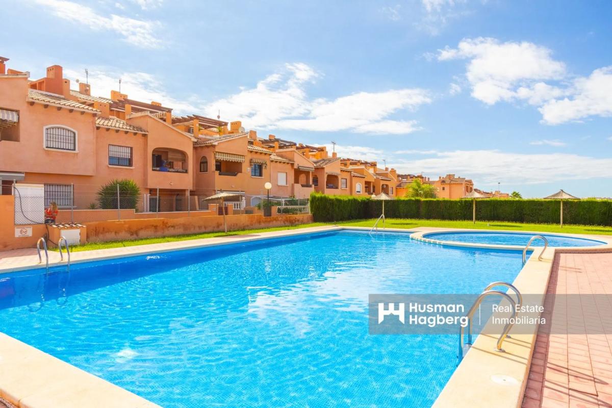 Venta de piso en Calle lanzarote, Torrevieja
photo 2