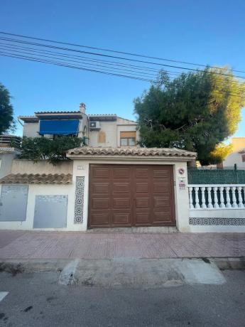 Chalet wolnostojący na sprzedaż w Calle Baco los Cisnis, Torrevieja photo 1
