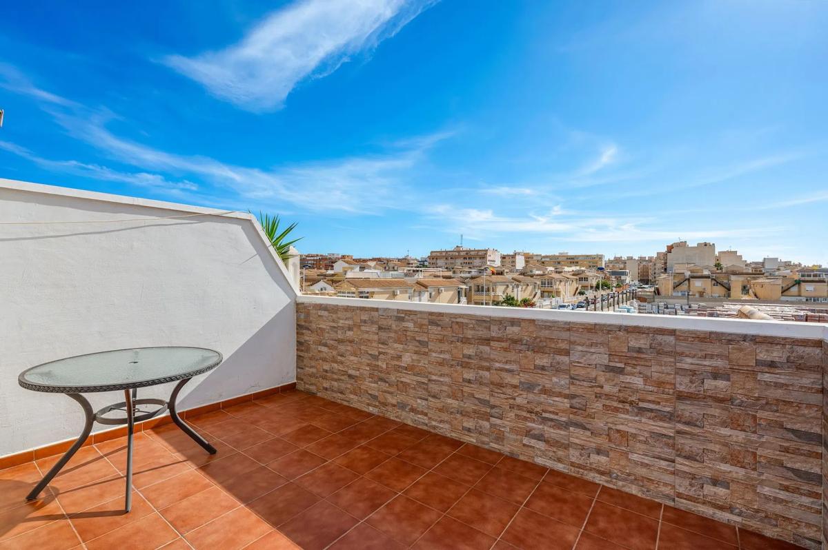 Venta de ático en  Calle Federico Lopez Pizana, Torrevieja photo 2
