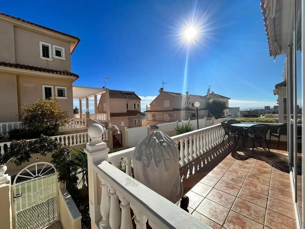 Sprzedaż niezależnego domku jednorodzinnego w Calle Lebeche, 32, Torrevieja photo 4