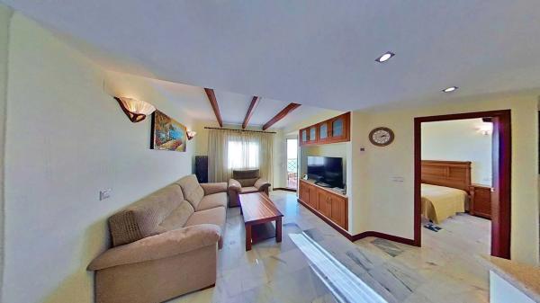 Apartment for sale in Barrio Playa de los Locos, Torrevieja thumbnail 2