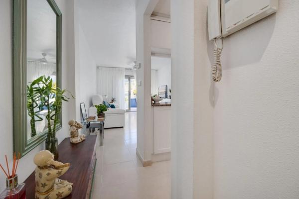 Apartment for sale in Calle Mar Baltico, Torrevieja photo 1