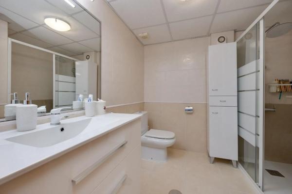 Apartment for sale in Calle Mar Baltico, Torrevieja thumbnail 2