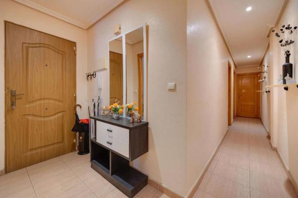 Apartment for sale in Calle Virgen de la Paloma, Torrevieja photo 1