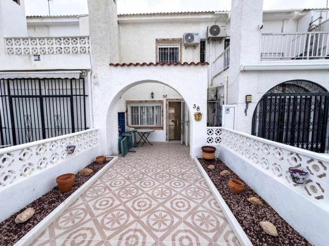 Venta de chalet adosado en Calle la Barraca , Torrevieja photo 1