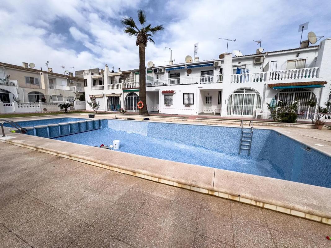 Venta de chalet adosado en Calle la Barraca , Torrevieja photo 2